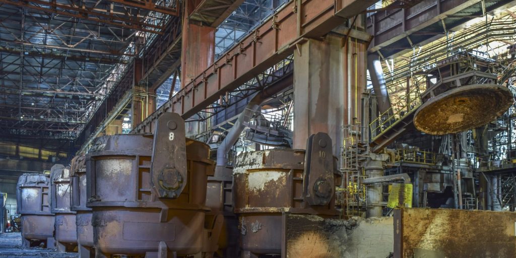 耐高温绝缘断热涂层应用场景 纳米高分子耐高温绝缘断热涂层,应用于高温工业环境,保护锅炉、蒸汽管道及热处理设备稳定运行